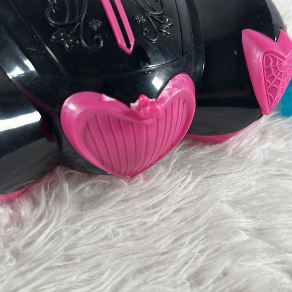 Monster High Draculaura Car w Random TLC Accessories Lot - Picture 2 of 14